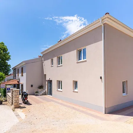 Διαμέρισμα New 4 Star M&a In Town
