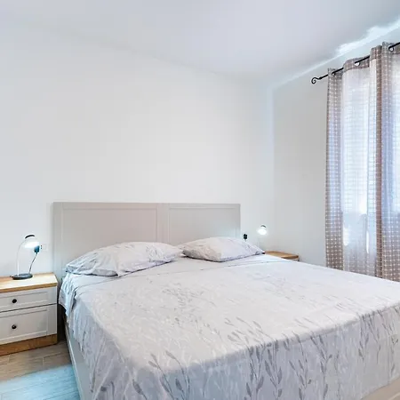 New 4 Star M&a In Town Appartement *