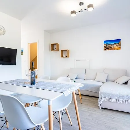 New 4 Star M&a In Town Appartement Cres